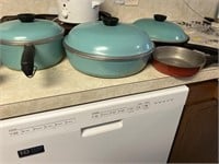 Set of "Club" cookware