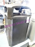 1X, 26"X48"T RUBBERMAID GARBAGE STN. W/ CAN