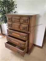 5 drawer dresser, 4 foot tall, 3 foot wide 18