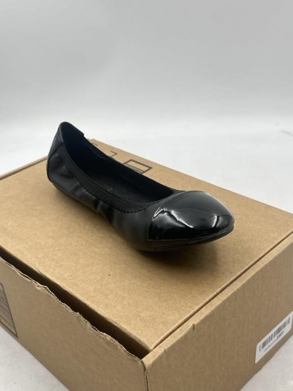 NEW Women’s 9 Black Flat Shoe