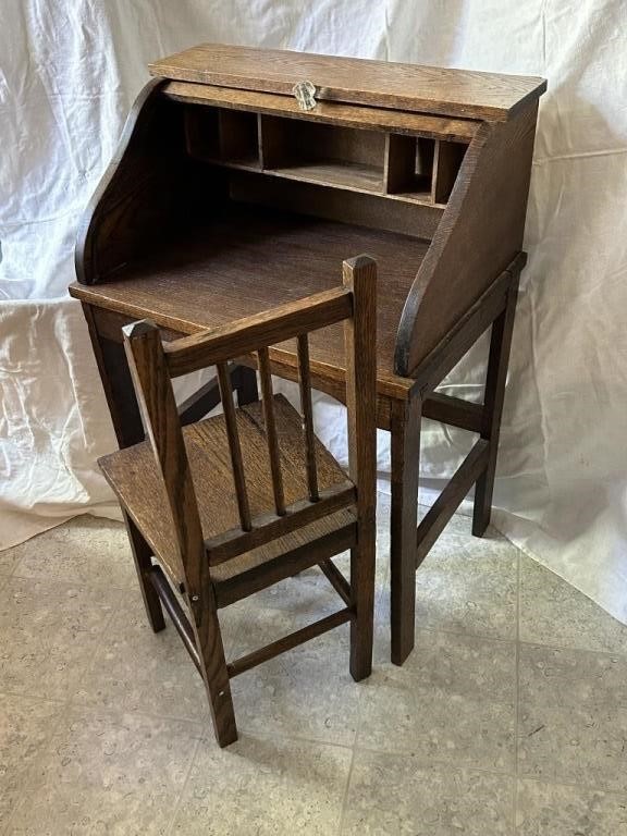 Solid wood kids' rolltop desk with chair