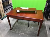 Queen Ann Expandable Wooden Table