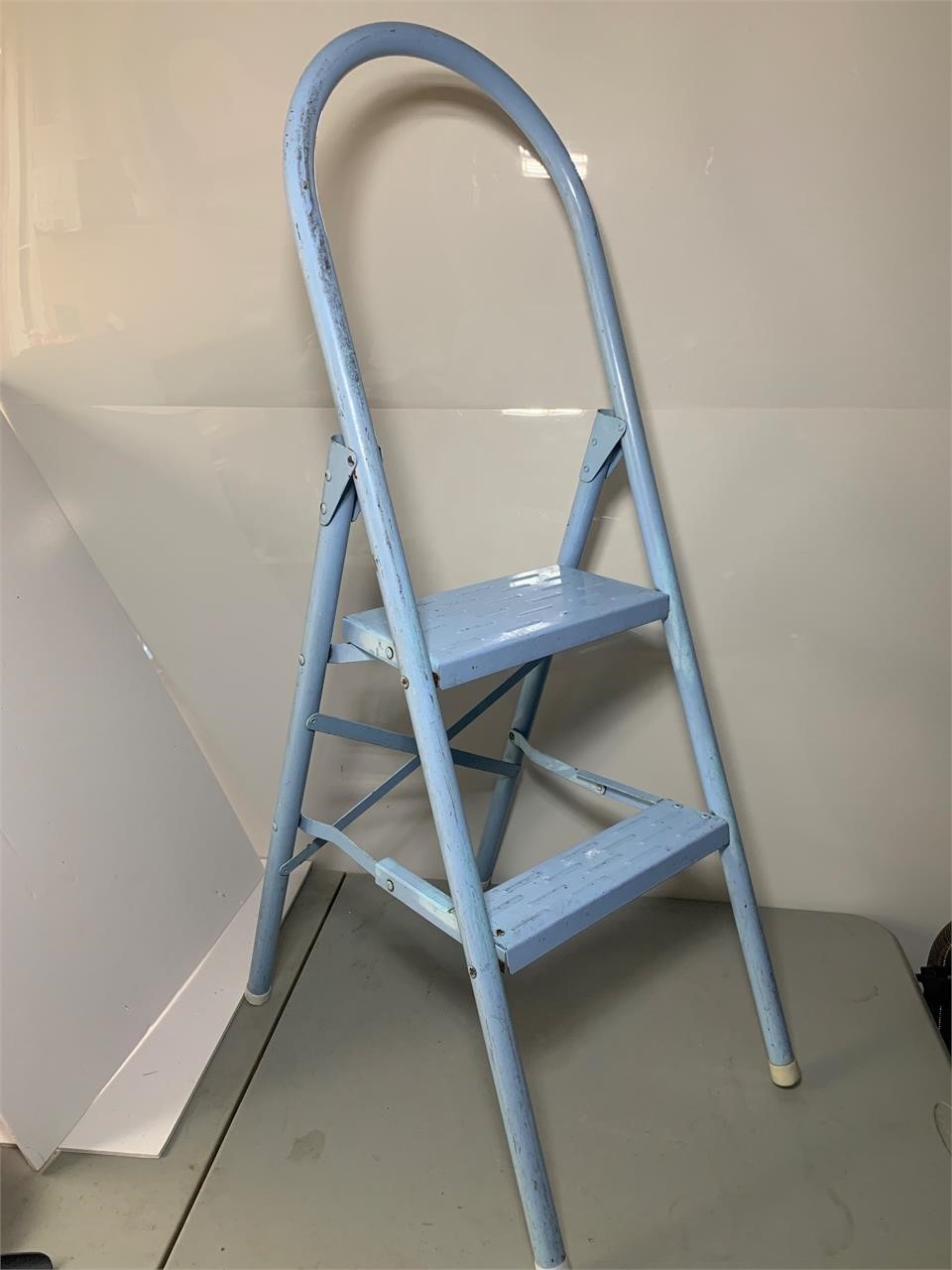 TWO STEP LADDER