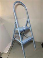 TWO STEP LADDER