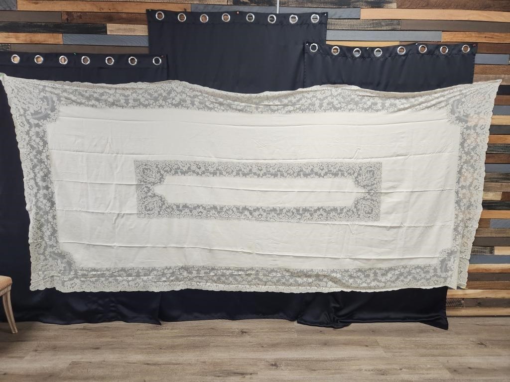 ELEGANT LACE TRIMMED TABLE CLOTH