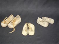 ASSORTMENT OF VINTAGE BABY SHOES