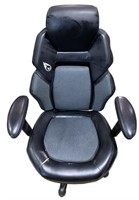 DPS Black Gaming Chair *pre-owned/tear in seat*