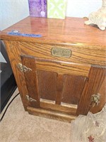 SET OF 2 CABINETS