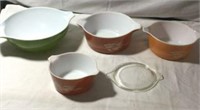Pyrex 4 Bowl Collection with one lid