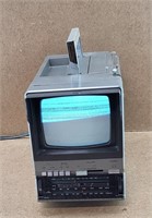 SR 3000 Portable TV/Radio - works