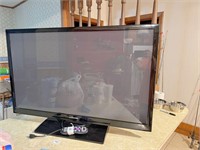 43" Samsung tv w/ remote- not smart tv-works