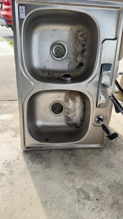 Stainless steal sink with hard wear 33x22