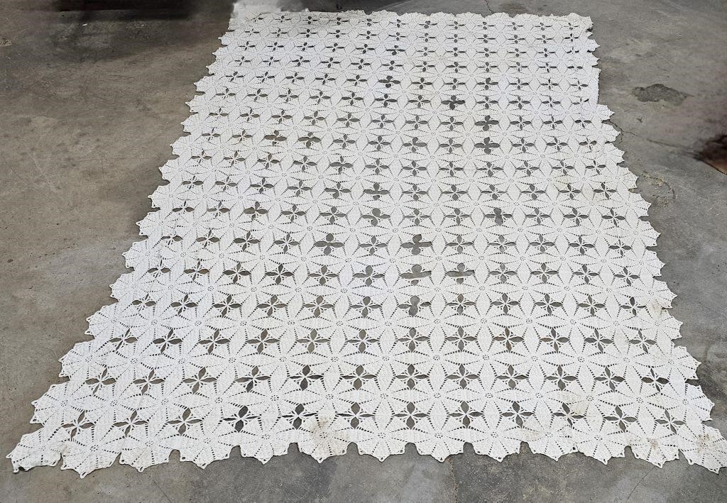 Vtg Crocheted Popcorn Stitch Tablecloth