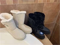 2 PAIRS OF WOMENS WINTER BOOTS AROUND SIZE 7