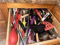 DRAWER OF KNIVES AND COOKING UTENSILS
