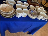 MIXED LOT OF COLLECTIBLE DISHES