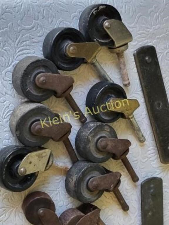 25 pieces antique dresser wheels, wood too handles