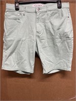 Size 31 Amazon essentials women shorts