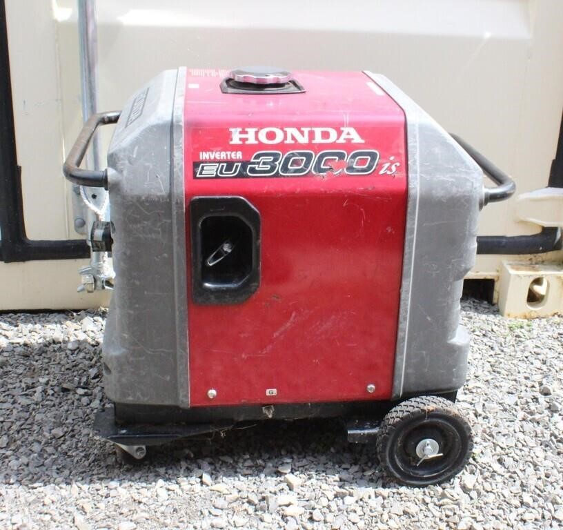 Honda Inverter EU 3000 IS generator with cover,