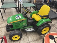 JOHN DEERE 12V ELECTRIC RIDE-ON TRACTOR