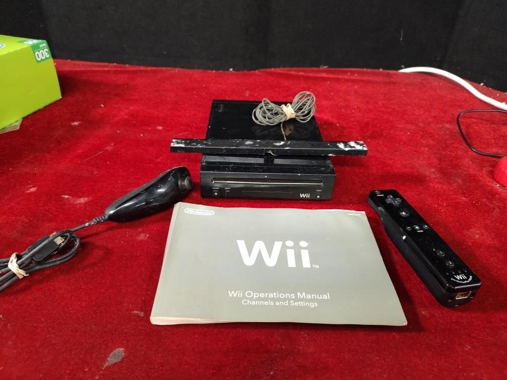 Wii, Sensor Bar, 2 Controllers and Manual