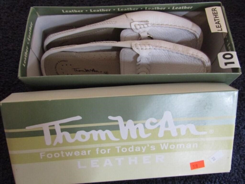 TOM McAN WHITE LEATHER MULE SHOES -- SZ 10