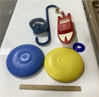 Toy lot w/ frisbees