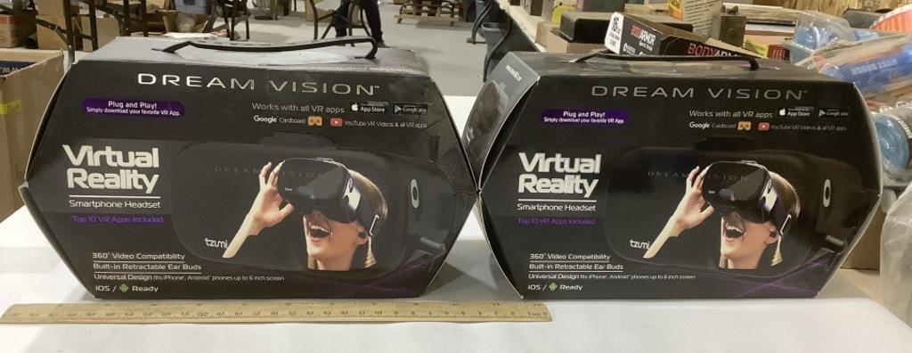 2 Virtual Reality smartphone headsets