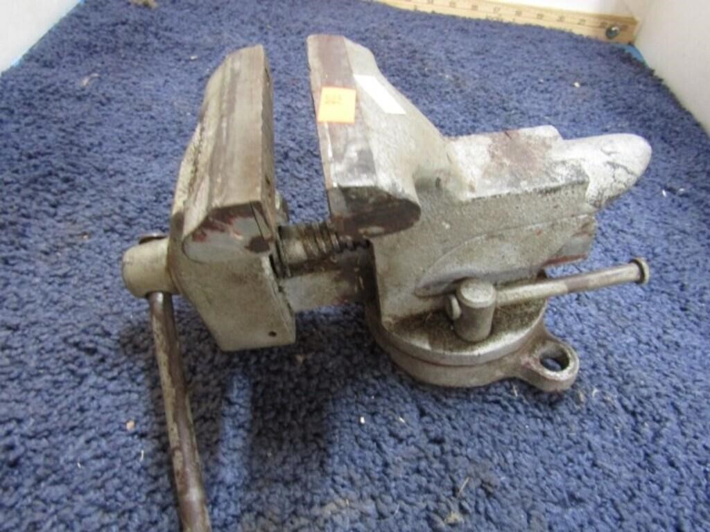 31/2" COLOMBIAN BENCH VISE