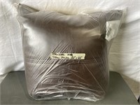 Studiochic Home Throw Pillow 22x22in ^