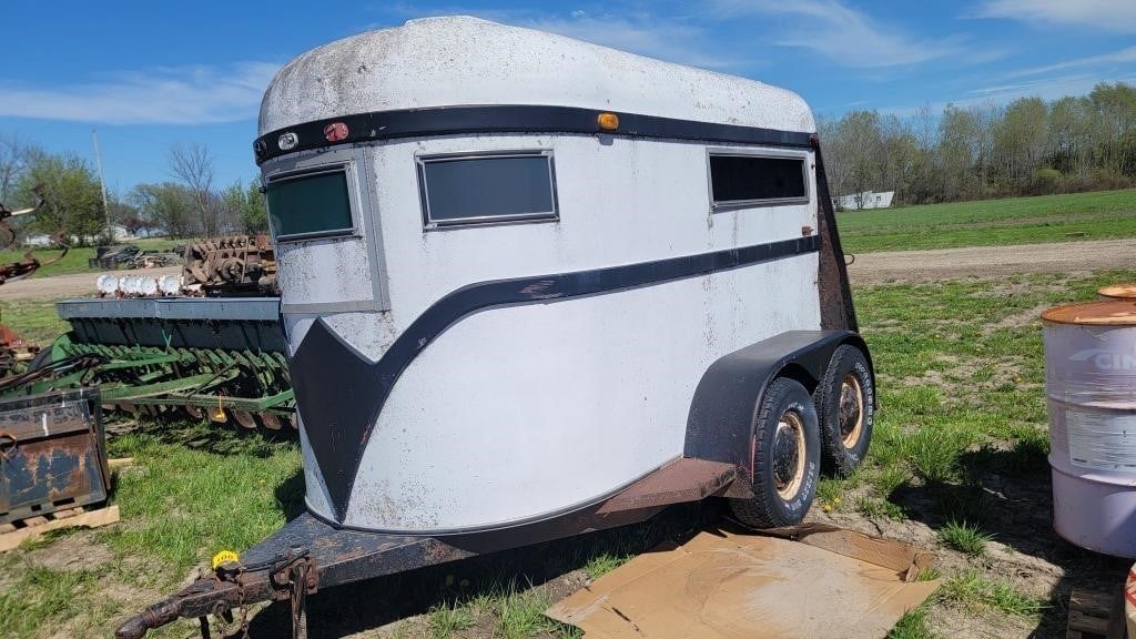 Horse/cattle trailer
