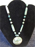NECKLACE W/ GREEN STONES