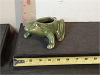 vtg Art pottery frog planter