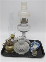 TRAY LOT OIL LAMPS  4 LAMPS AND GLOBES. TALL 18H
