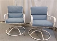2 SWIVEL OUTDOOR CHAIRS