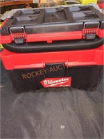 Milwaukee M18 Packout 2.5 Gallon Wet Dry Vacuum