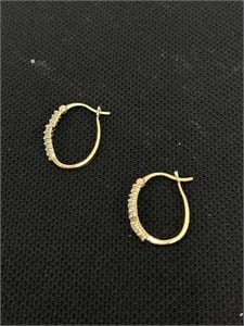 10k gold earrings 2.2g