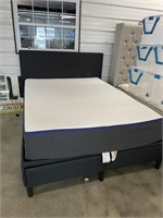 Queen bed set with storage footboard
