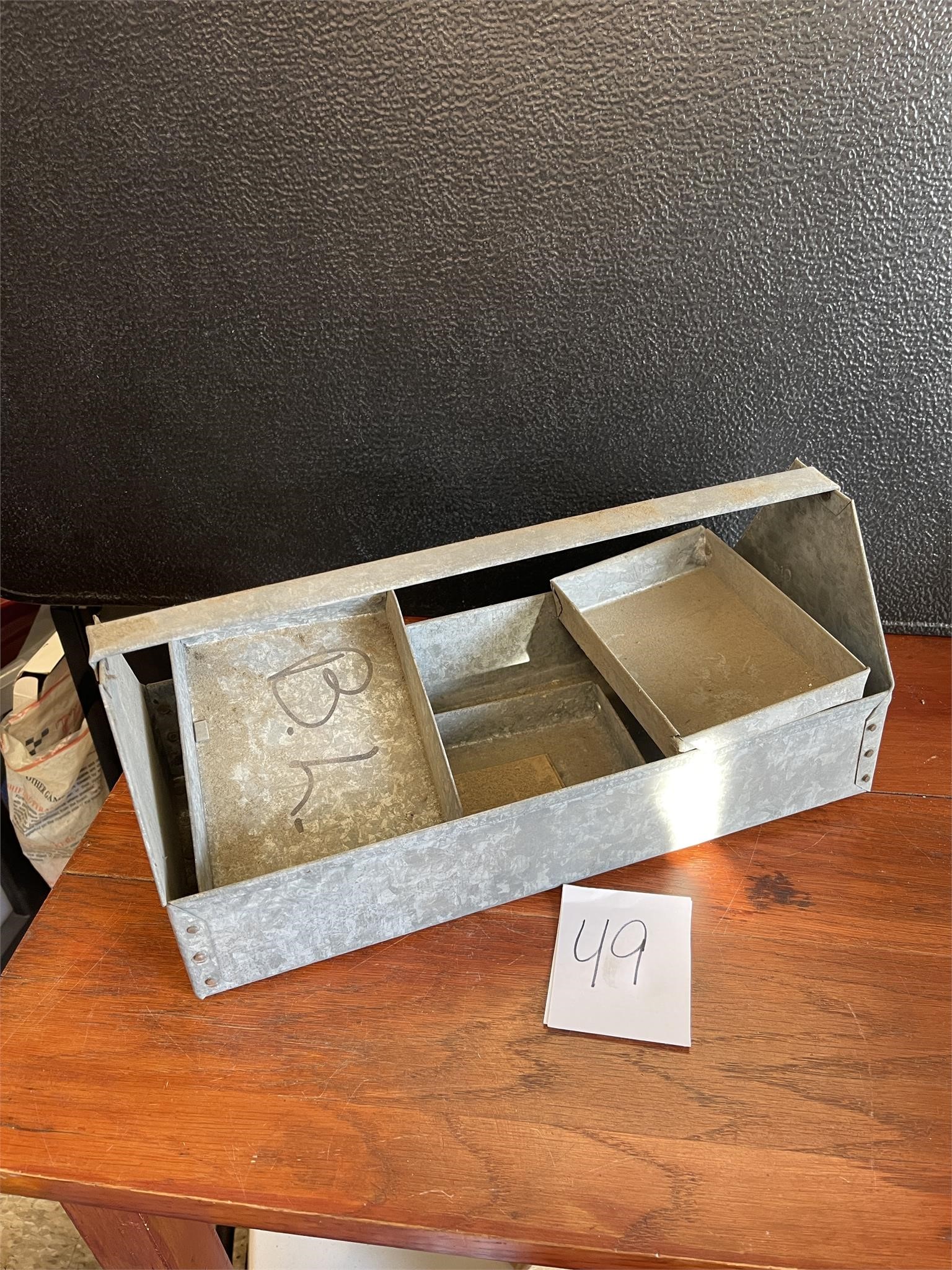 galvanized tool tray with removeable trays