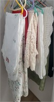 L - LOT OF TABLE LINENS (N10)
