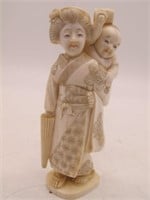 EARLY CARVED IVORY LADY CARRYING CHILD FIGURE 4.2"