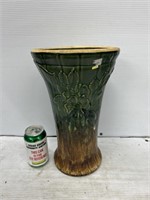 Majelica style stand flower vase