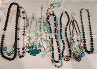 L - LOT OF COSTUME JEWELRY NECKLACES (J44)