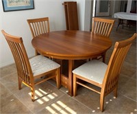 L - DINING TABLE W/ 4 CHAIRS & EXTENSIONS (D1)