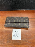 Louis Vuitton wallet *not authentic*