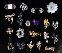 20Pcs of Vintage Brooches