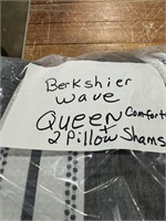 Berkshire Wave Queen Set w/ 2 Pillow Shams