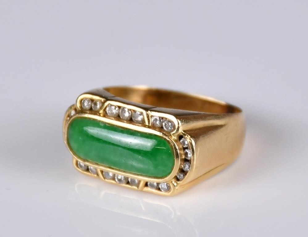 A Jadeite & Diamond Inlaid 18K Gold Men's Ring