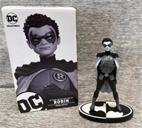 S1 - DC ROBIN NUMERED COLLECTIBLE STATUE