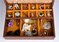 Group of 25 Vintage Brooches w/Box